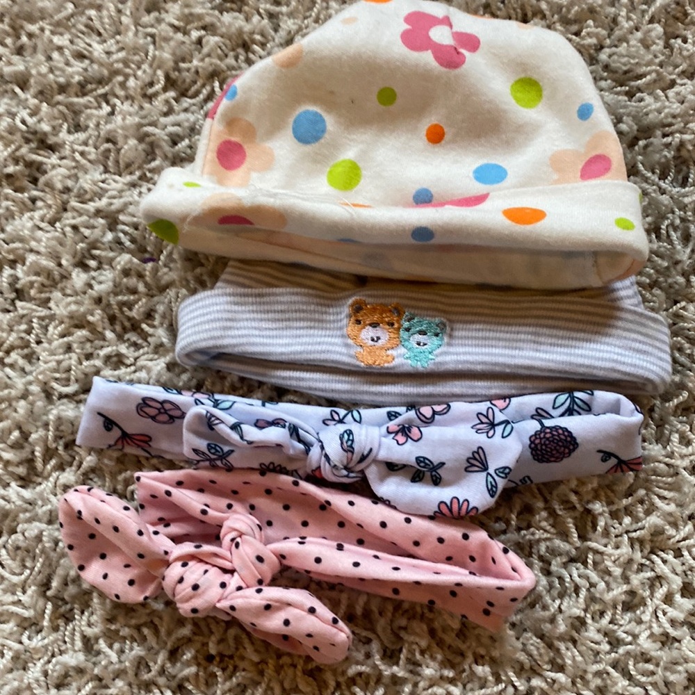 2 baby hats and 2 head bows